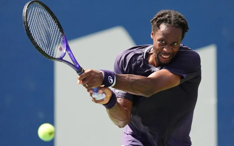 Gaël Monfils, joueur de tennis professionnel, collaborant avec Alexandre Gamin pour un projet vidéo.